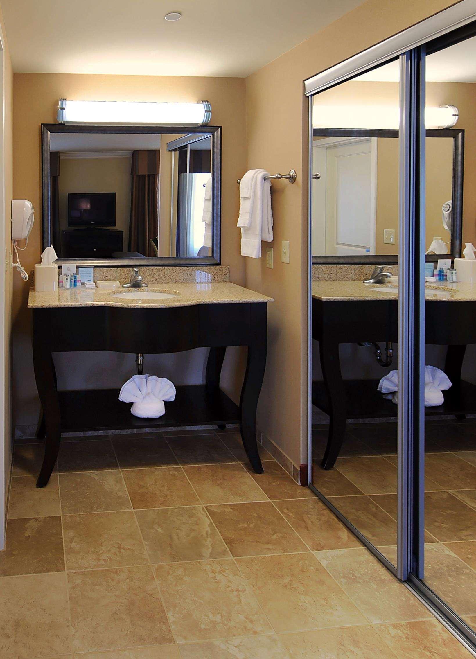 Hampton Inn & Suites Скоттсборо Номер фото