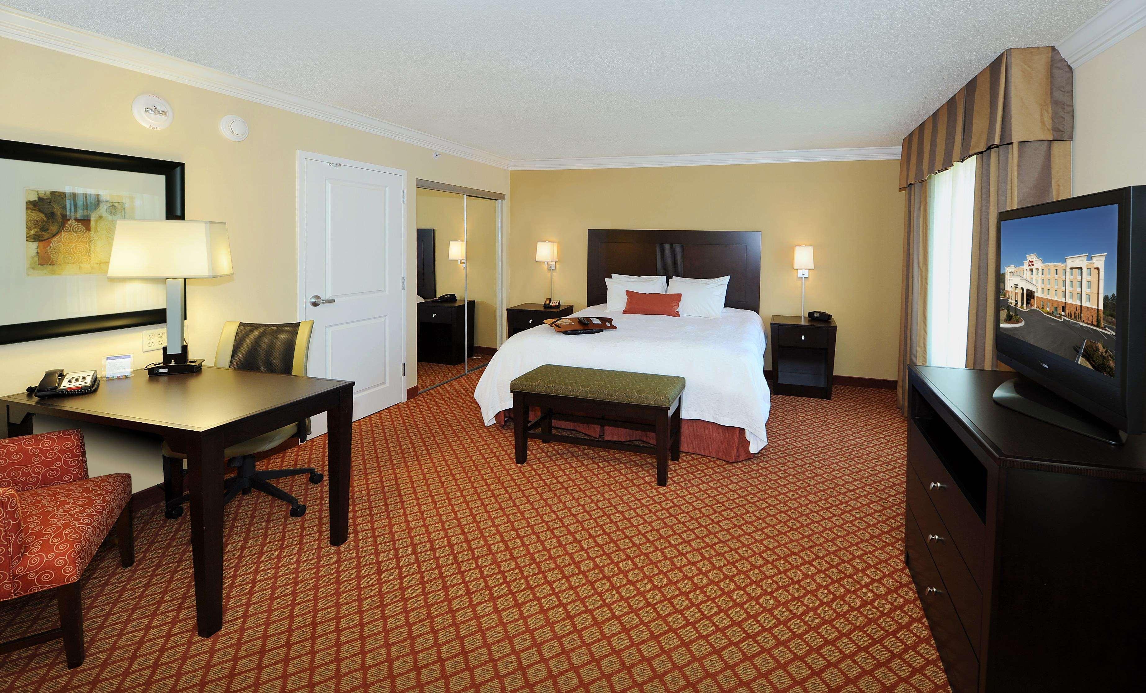 Hampton Inn & Suites Скоттсборо Номер фото