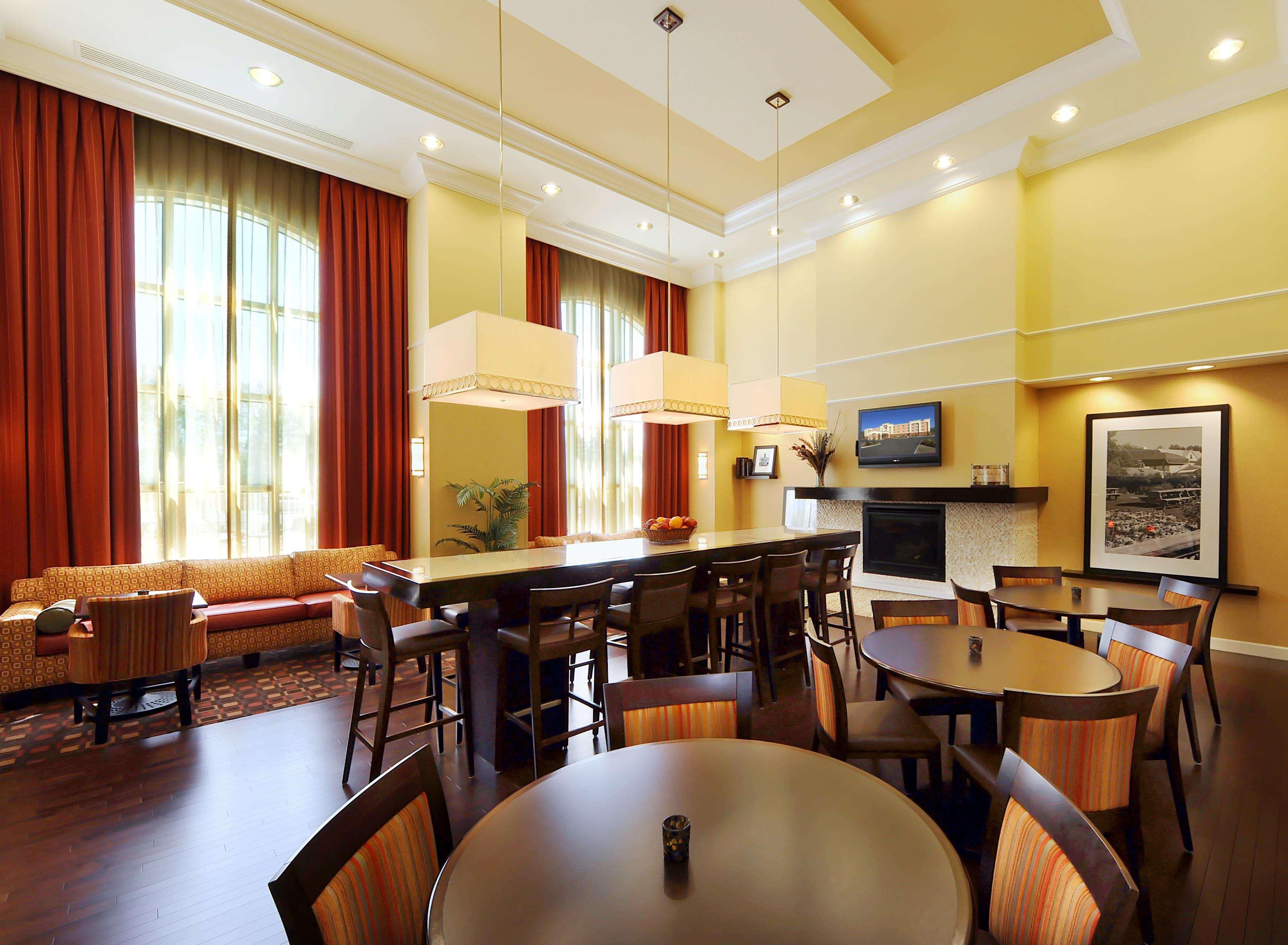 Hampton Inn & Suites Скоттсборо Ресторан фото
