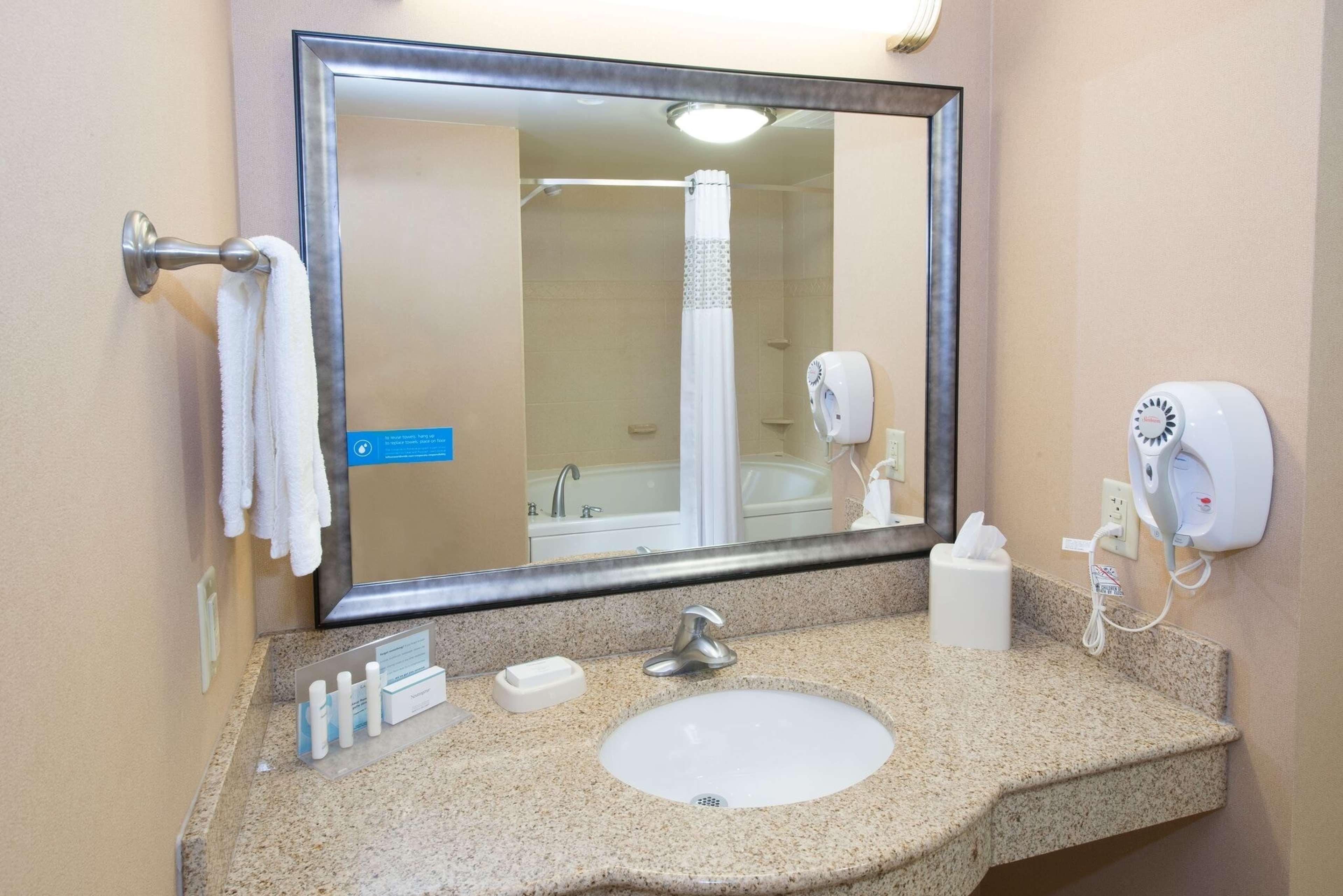 Hampton Inn & Suites Скоттсборо Екстер'єр фото