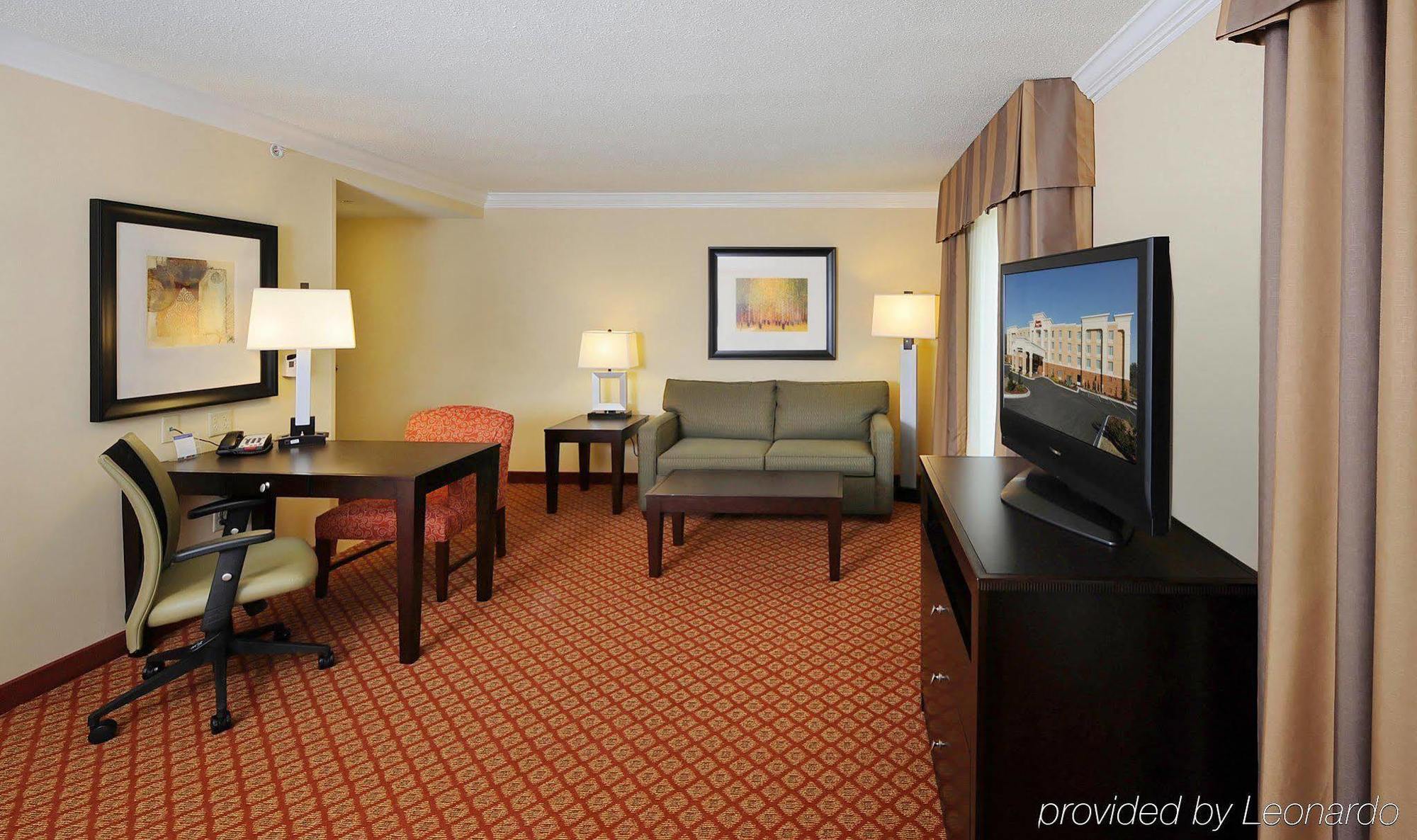 Hampton Inn & Suites Скоттсборо Номер фото
